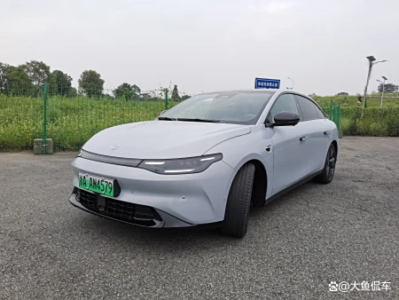 试驾零跑C01长续航版本，606公里 大空间，家用如何？丨零跑t03提车价